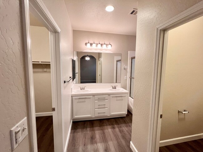 Building Photo - $2,150 Figarden & Bullard, 3 Bedroom, Sola...