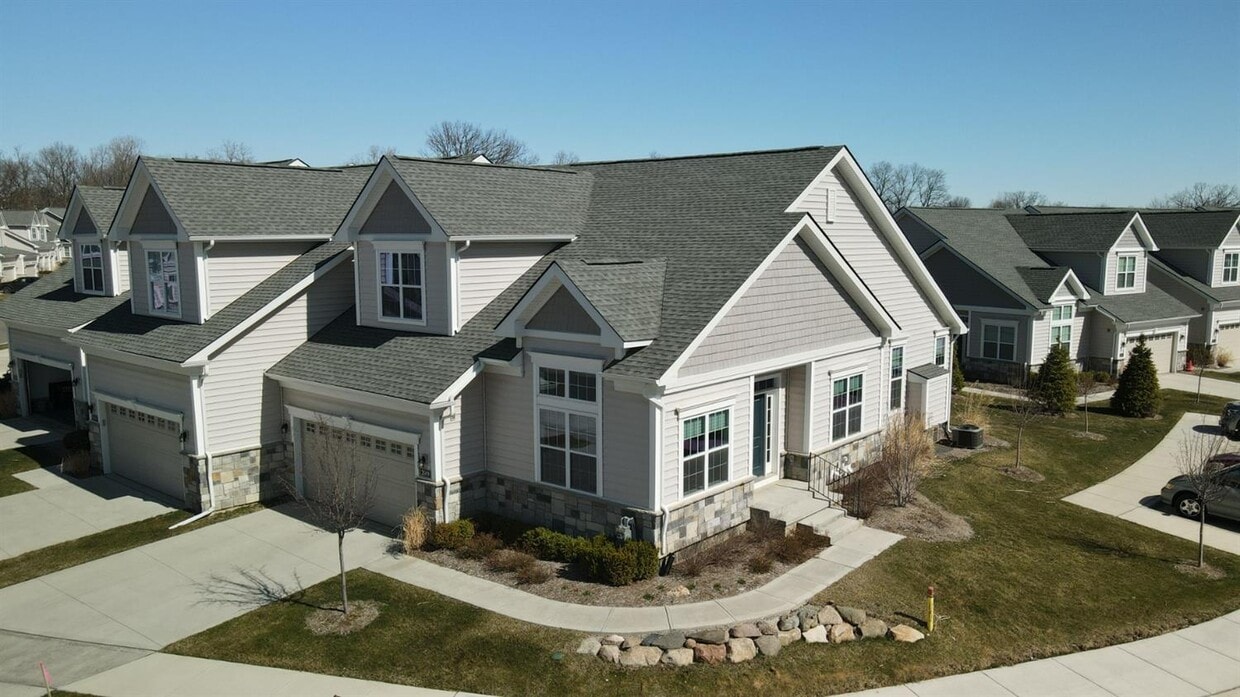 Primary Photo - 2689 Oxford Cir