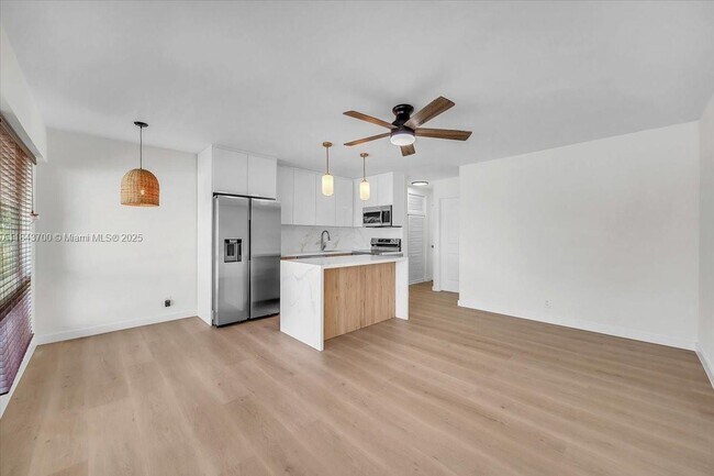 Foto del edificio - 2716 NE 30th Pl