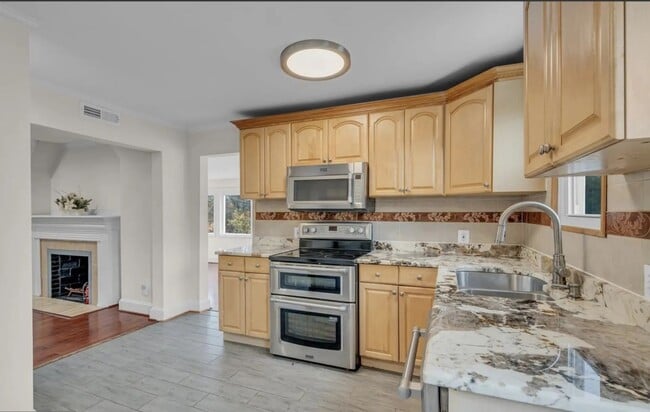 Building Photo - Arlington