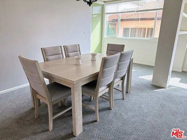 Foto del edificio - 540 Kelton Ave