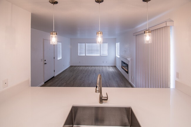 Open floor plans - Oak Park Village Apartments
