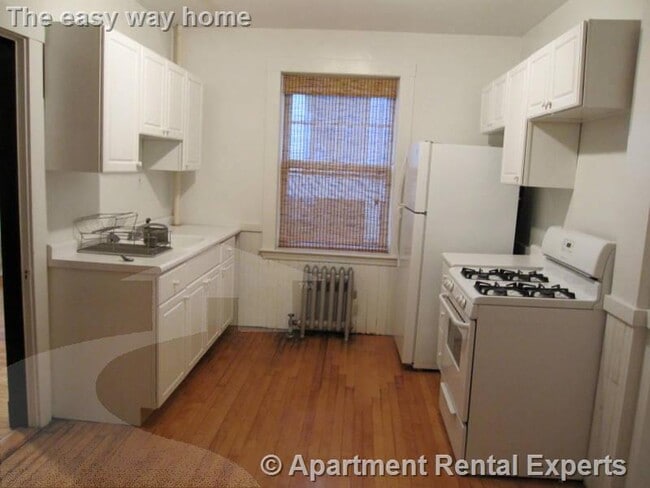 Building Photo - 14 Centre St