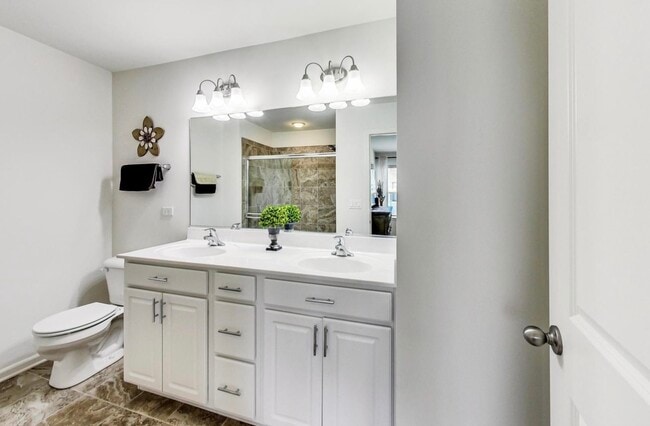 Main bathroom - 1164 Evergreen Ave