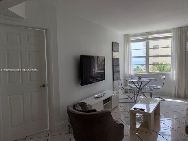 Foto del edificio - 100 Lincoln Rd