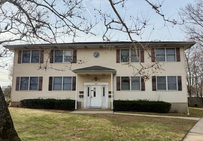 Frente - 285 S Lincoln Ave