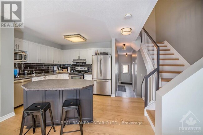 Photo du bâtiment - 222 Meadowbreeze Dr
