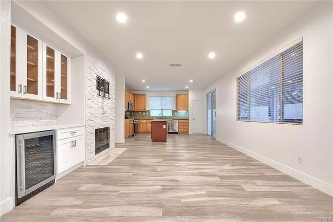 Building Photo - 10 Lazurite