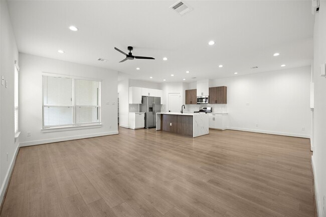 Building Photo - 2752 Sunny Briar Dr