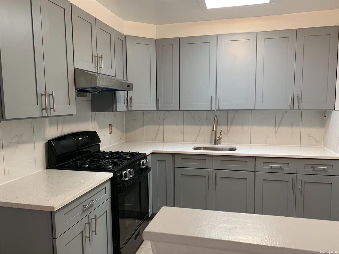 Foto principal - 61-15-61-75 75th St