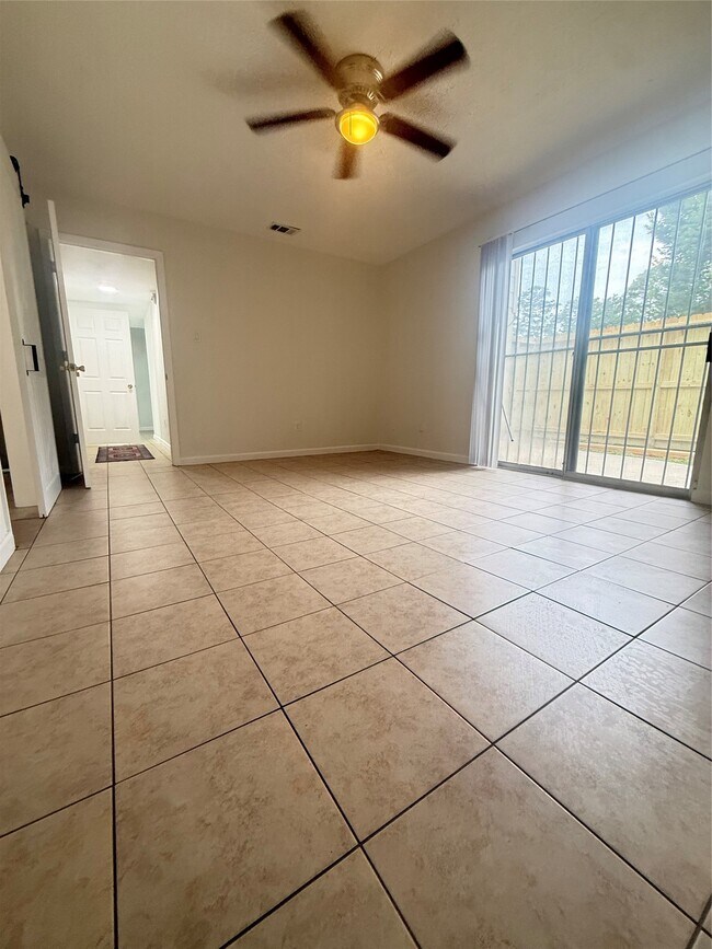 Foto del edificio - 12335 W Village Dr