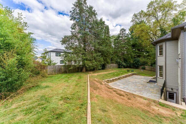 Foto del edificio - 829 Golden Arrow St