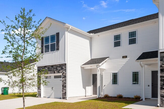 Building Photo - 4400 Laurel Rdg Dr
