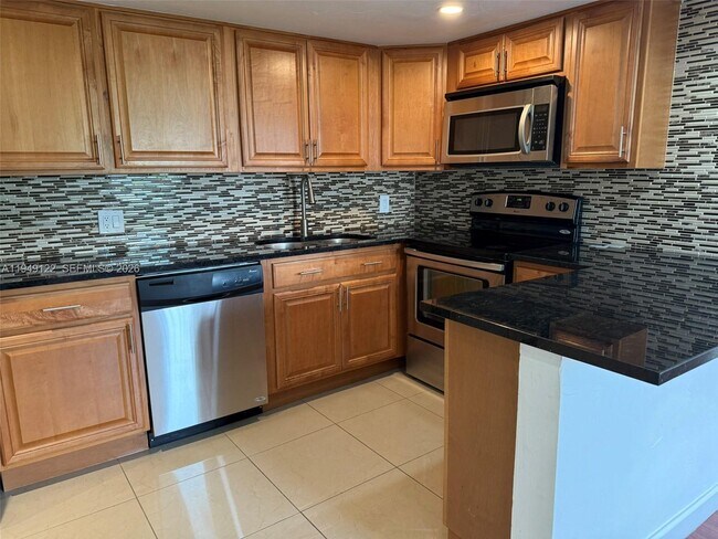 Foto del edificio - 3860 NE 170th St