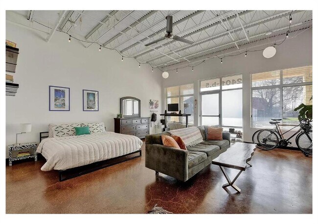 Foto del edificio - 2401 E 6th St