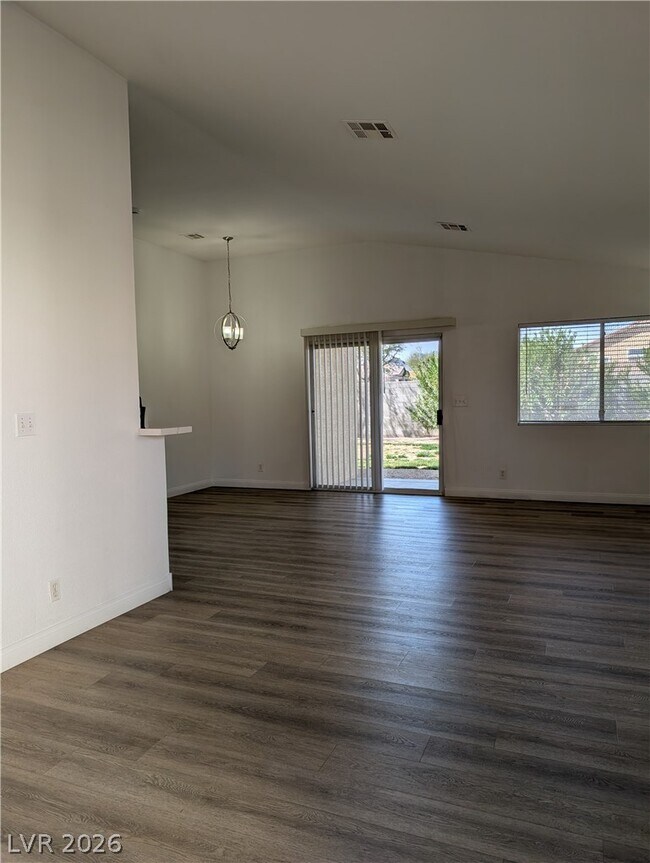 Foto del edificio - 5845 Springmist St