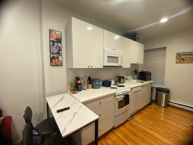 Foto del edificio - 57 Westland Ave