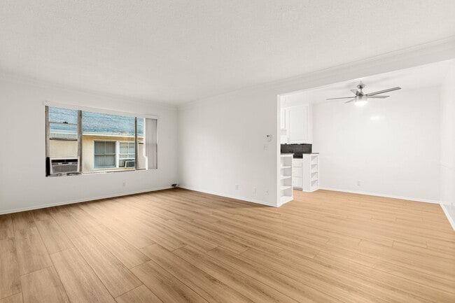 Interior Photo - 1254 Orange