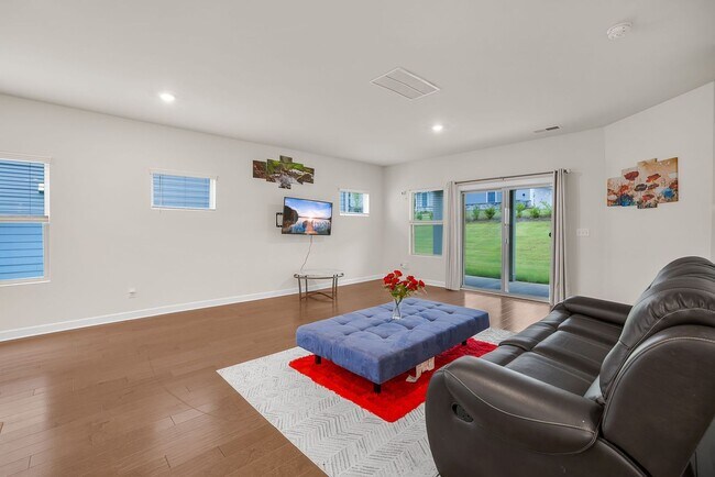 Foto del edificio - 2614 Arbor Loop Dr