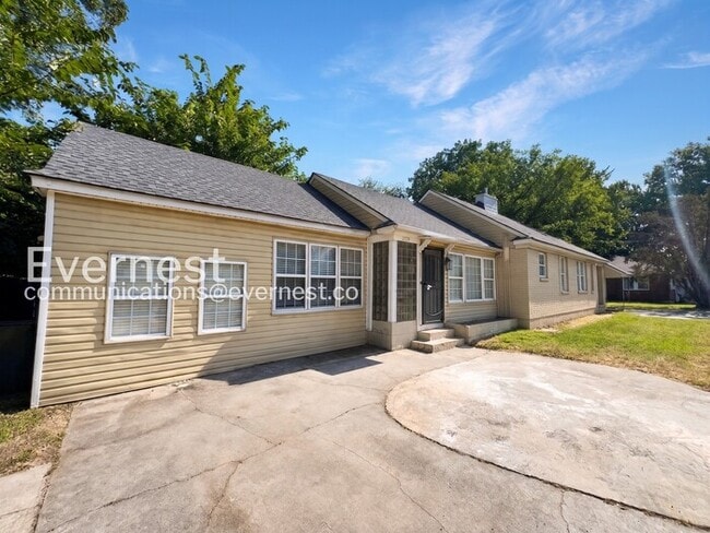 Building Photo - 2156 Jackson Ave