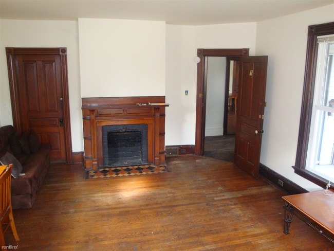 Building Photo - 6 br, 2 bath House - 422 Packard St 422 Pa...