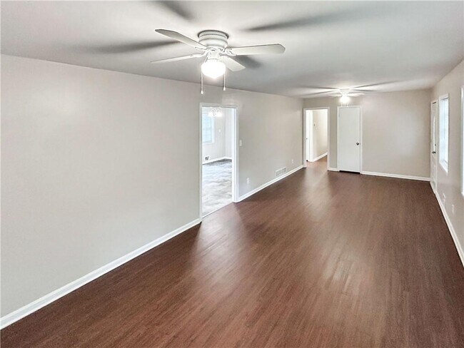 Building Photo - 4239 Pinetree Dr