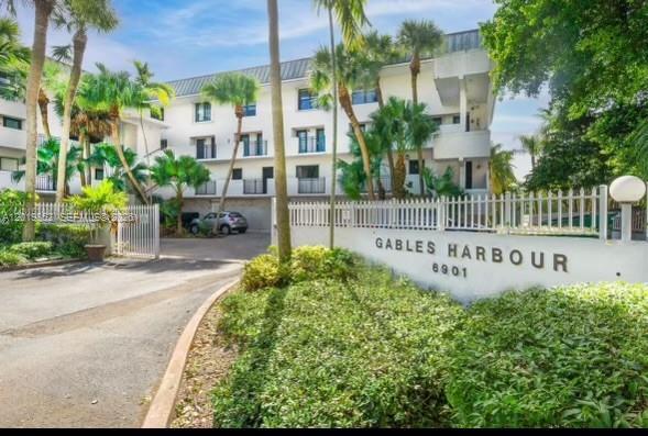 Foto del edificio - 6901 Edgewater Dr