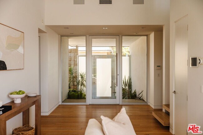 Building Photo - 3642 Beverly Ridge Dr