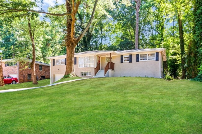 Building Photo - 2280 Glendale Dr