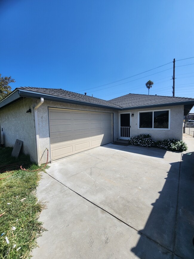 Building Photo - 625 N Angeleno Ave