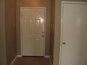 Building Photo - 7411 Village Lake Dr