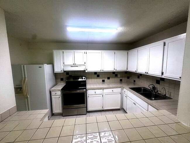 Foto del edificio - 14840 Naranja Lakes Blvd