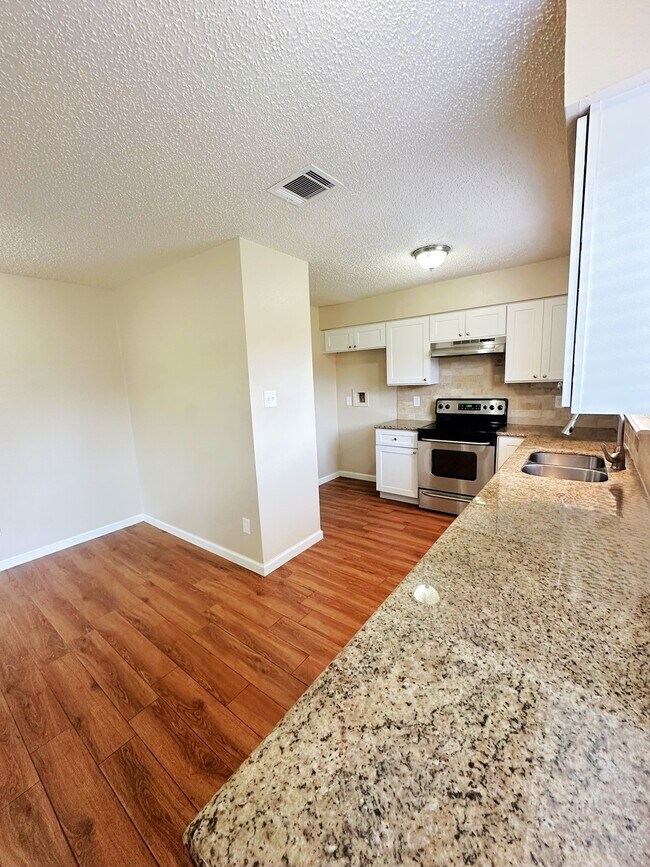 Building Photo - 22610 Leedstown Ln