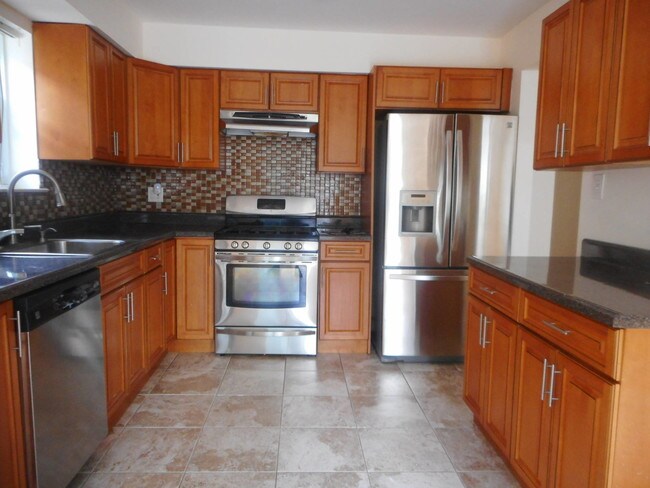 Building Photo - 222 E 235th St