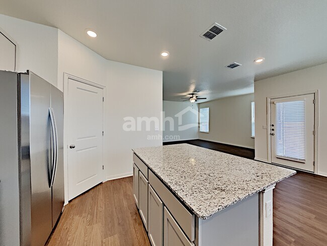 Foto del edificio - 2725 Lillybrook Ln