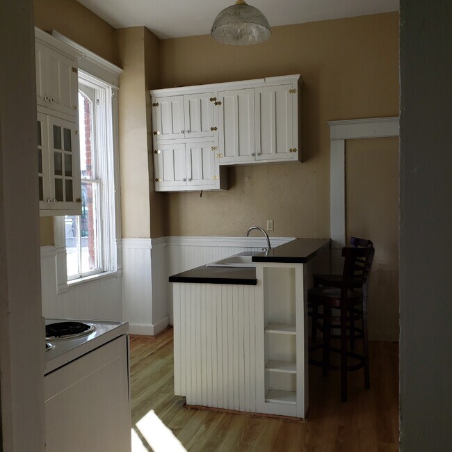 Foto del edificio - 208 N Main St