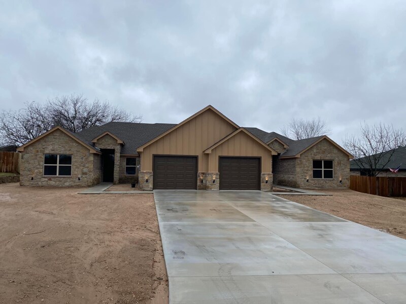 Foto principal - 220 St Charles Dr
