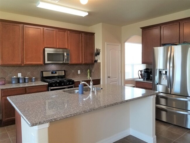Building Photo - 2566 Riverway Dr