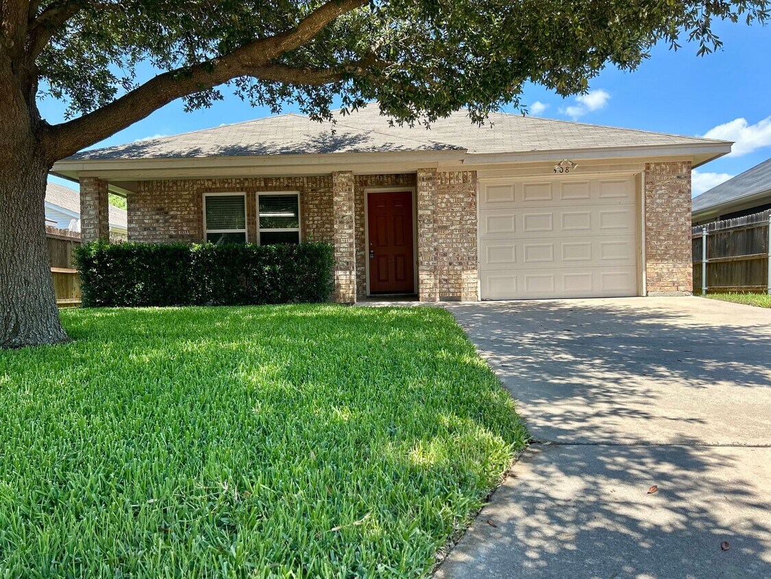 Foto del edificio - Beautiful 55 and Older Gated Community located in the center of town!