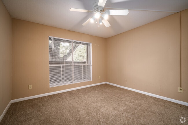 1BR, 1BA - 626SF - Walnut Terrace Apartments