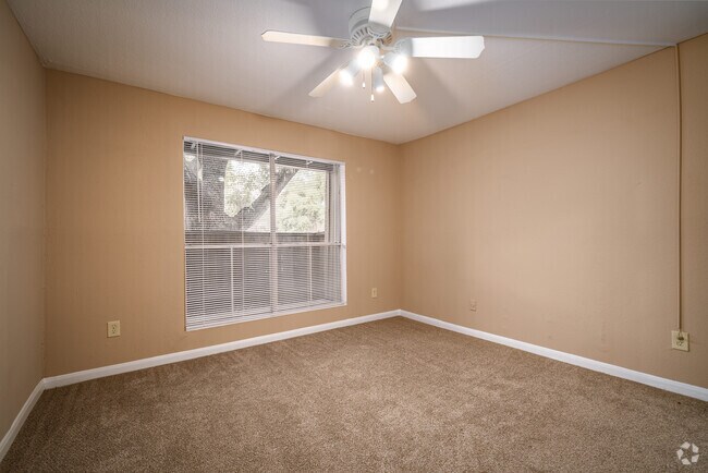 1BR, 1BA - 626SF - Walnut Terrace Apartments