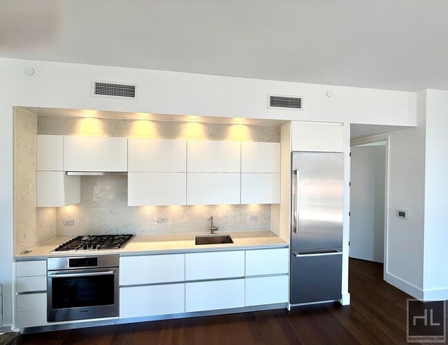 Building Photo - East 44th Street