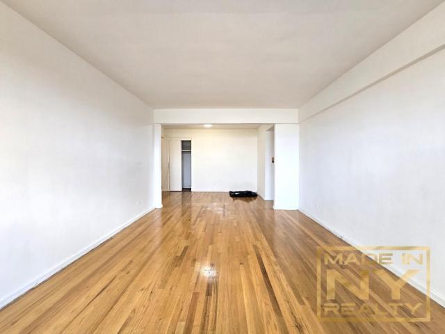 Foto del edificio - 1 bedroom in OAKLAND GARDENS NY 11364