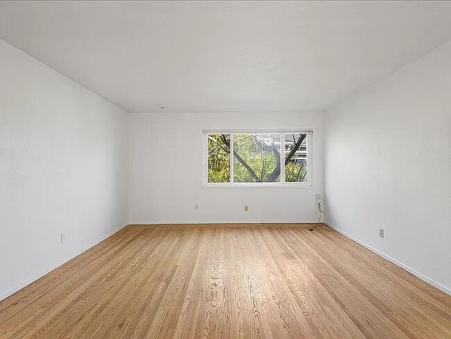 Building Photo - 610 Santa Clara Ave