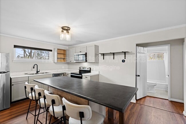 Building Photo - 5312 Slayton Ave