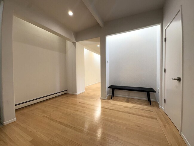 Foto del edificio - Eichler-Style Gem in Desirable Triple El N...