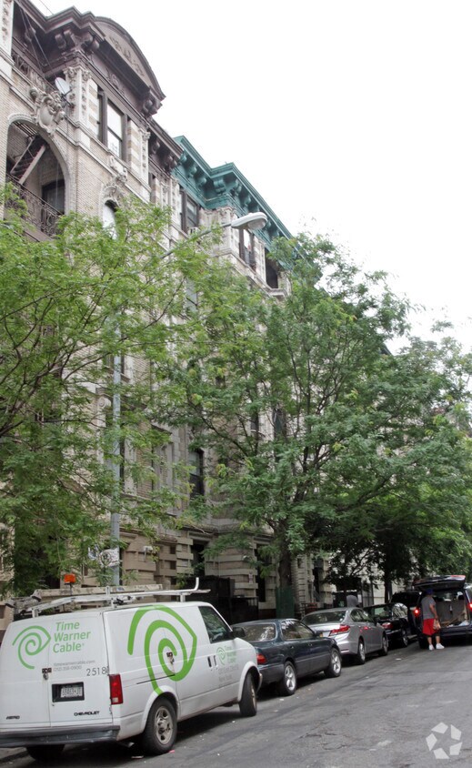 Building Photo - 619-621 W 136th St