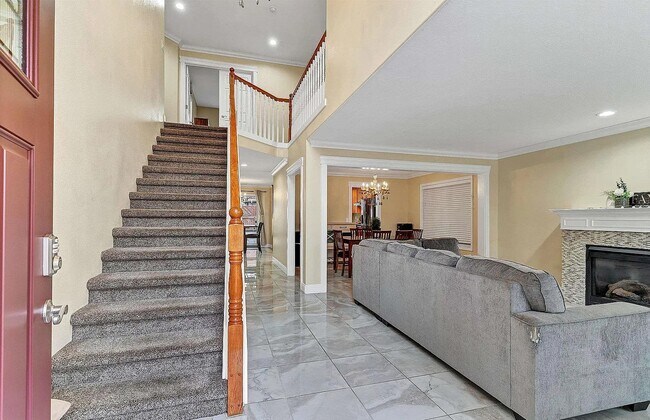 Foto del edificio - 852 Burgundy Ave NE