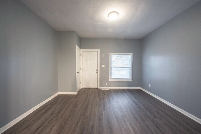 Foto del edificio - 642 N Parker Ave
