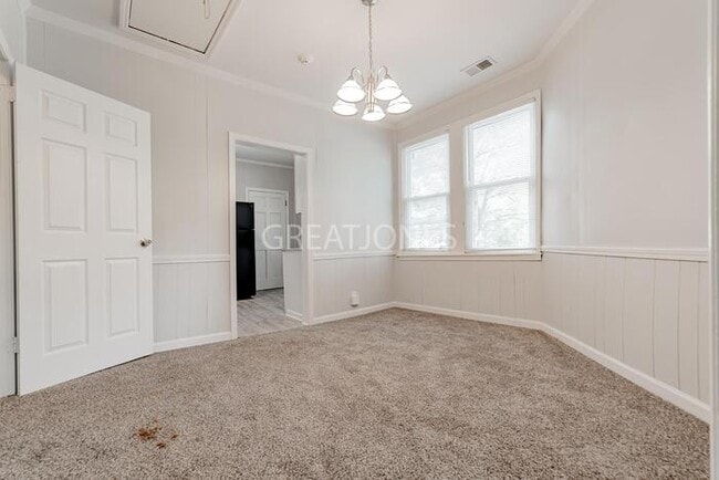 Building Photo - REDUCED! - Move In on or Before August 31s...